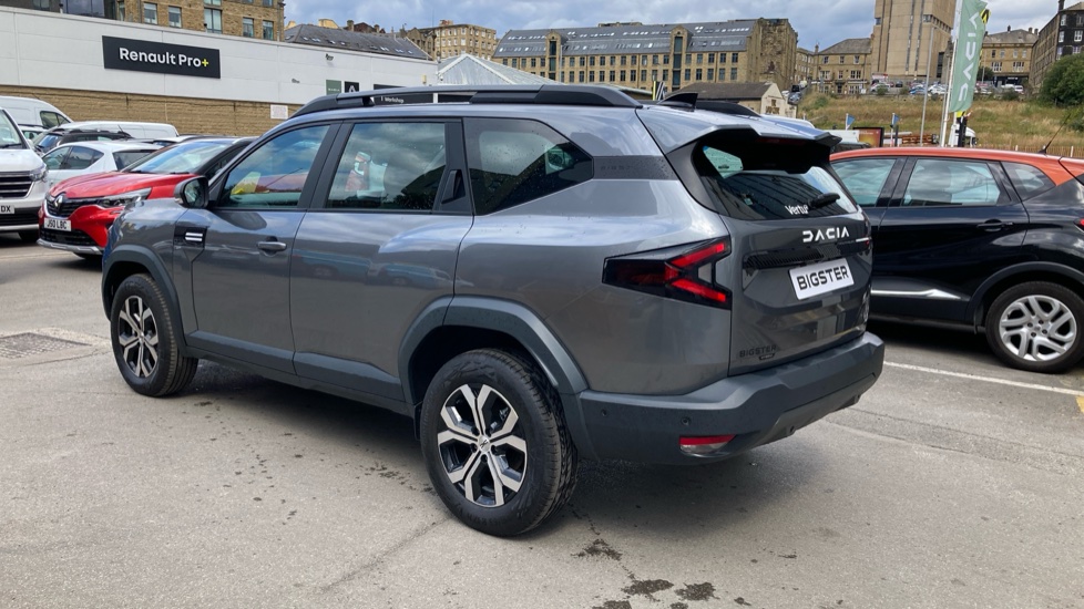 Dacia Bigster 1.8 Hybrid 155 Expression 5dr Auto Hybrid Estate - Image 17