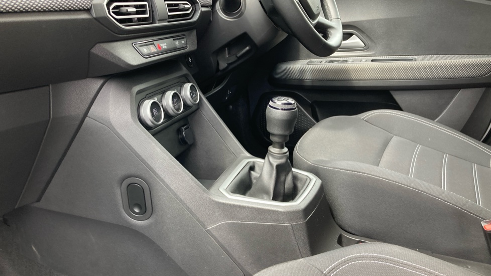Dacia Jogger 1.0 TCe Expression 5dr Petrol Estate - Image 13