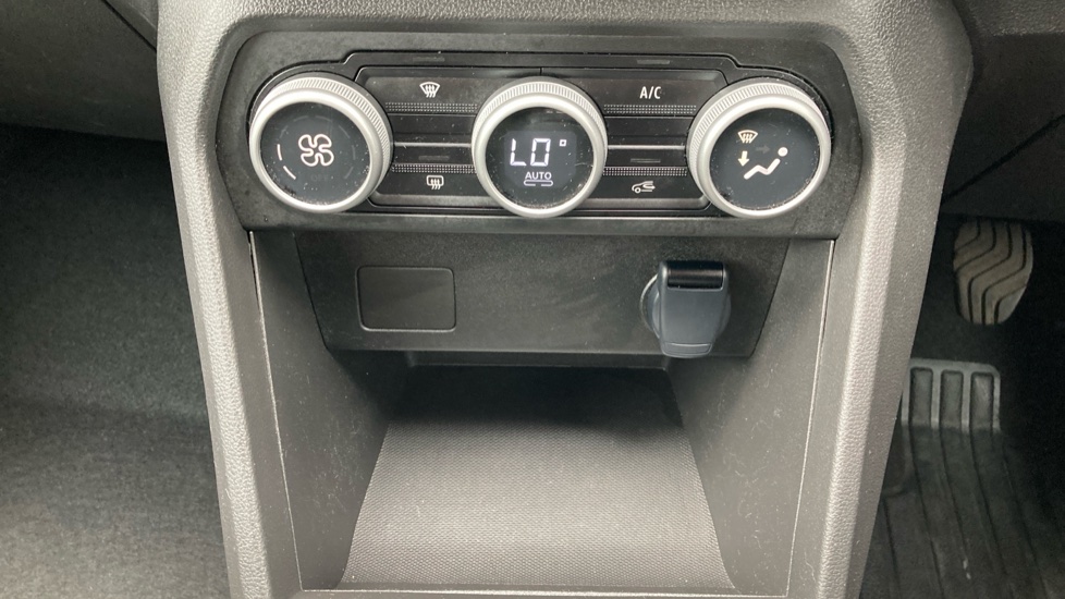 Dacia Jogger 1.0 TCe Expression 5dr Petrol Estate - Image 22