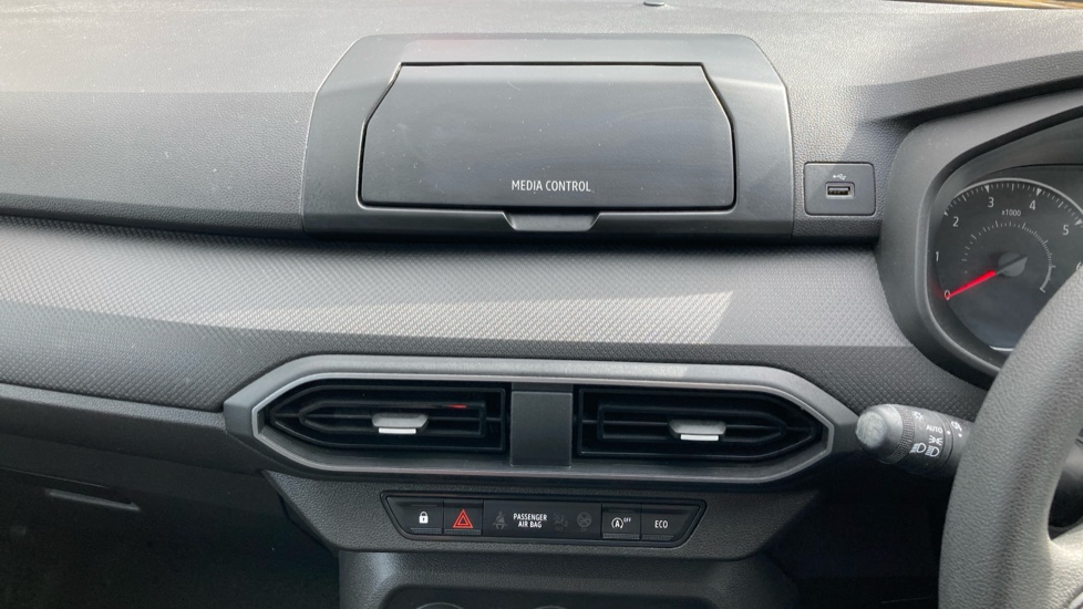 Dacia Jogger 1.0 TCe Essential 5dr Petrol Estate - Image 12
