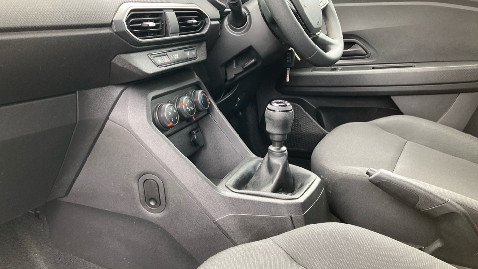 Dacia Jogger 1.0 TCe Essential 5dr Petrol Estate - Image 13