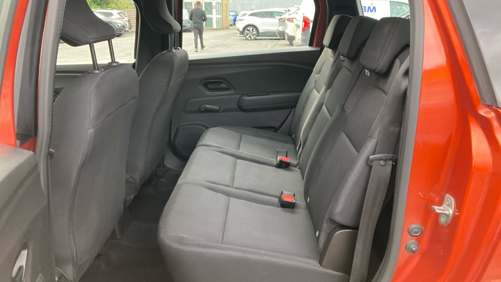 Dacia Jogger 1.0 TCe Essential 5dr Petrol Estate - Image 16