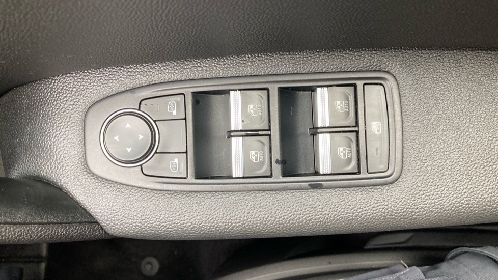 Renault Captur 1.6 E-Tech full hybrid 145 Techno 5dr Auto Hybrid Hatchback - Image 27