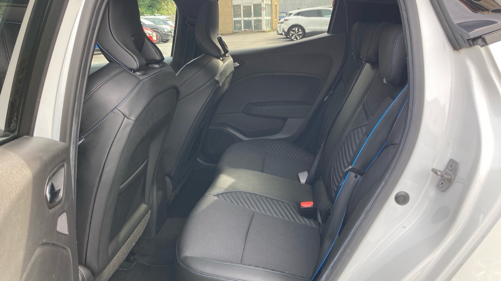 Renault Clio 1.6 E-TECH full hybrid 145 Esprit Alpine 5dr Auto Hybrid Hatchback - Image 16