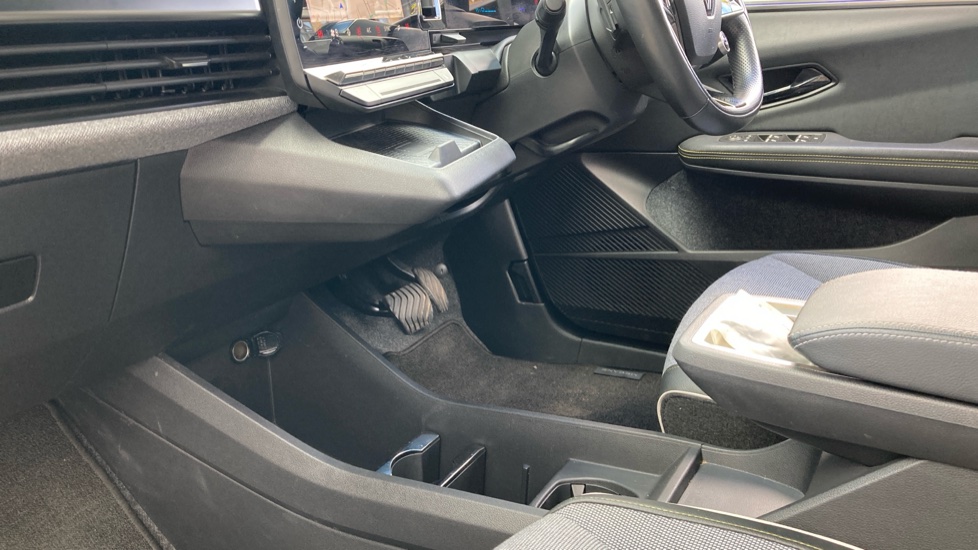 Renault Megane E-Tech EV60 160kW Techno 60kWh Optimum Charge 5dr Auto Electric Hatchback - Image 13