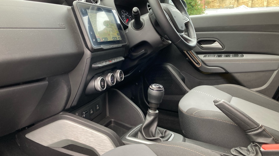 Dacia Duster 1.3 TCe 130 Extreme 5dr Petrol Estate - Image 13