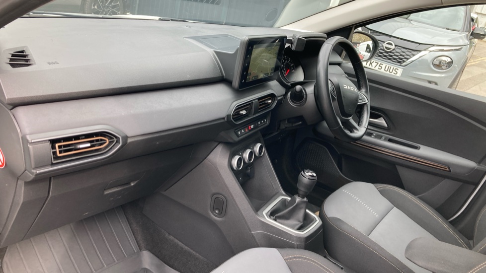 Dacia Jogger 1.0 TCe Extreme 5dr Petrol Estate - Image 9