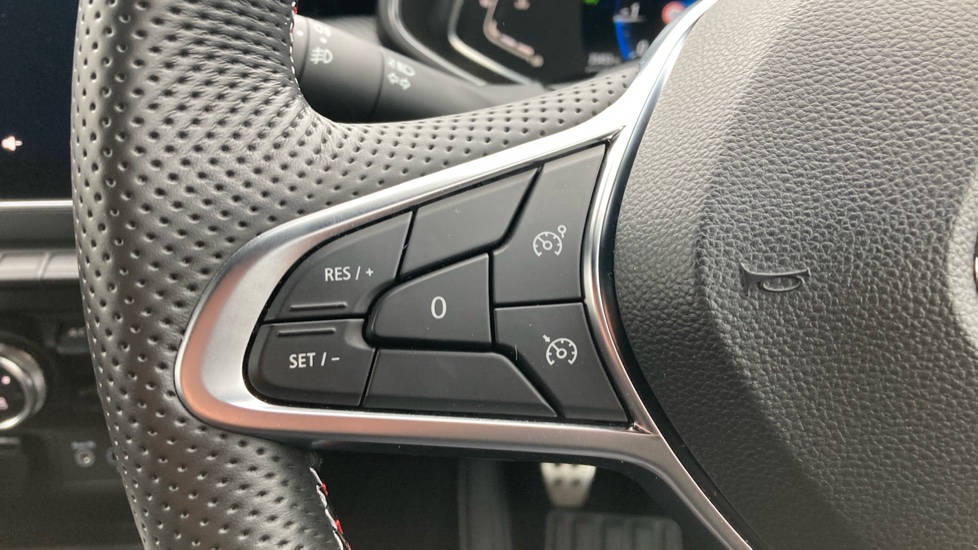 Renault Clio 1.0 TCe 100 RS Line 5dr Petrol Hatchback - Image 24