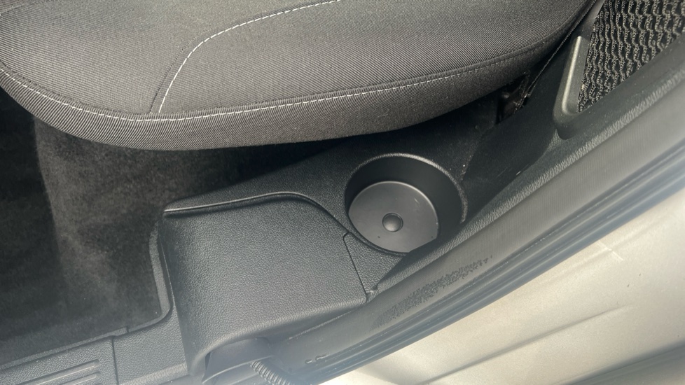 Ford B-MAX 1.0 EcoBoost 125 Titanium Navigator 5dr Petrol Hatchback - Image 23
