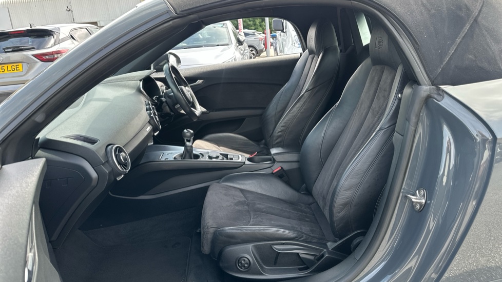 Audi TT 1.8T FSI S Line 2dr Petrol Roadster - Image 16