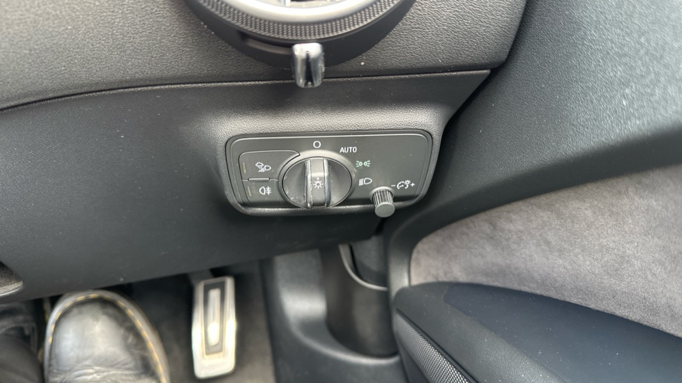 Audi TT 1.8T FSI S Line 2dr Petrol Roadster - Image 31