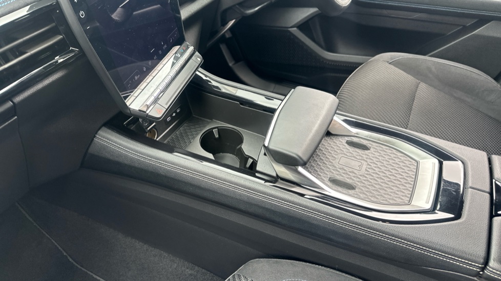 Renault Austral E-Tech FHEV Techno Esprit Alpine 5dr Auto Hybrid Estate - Image 13