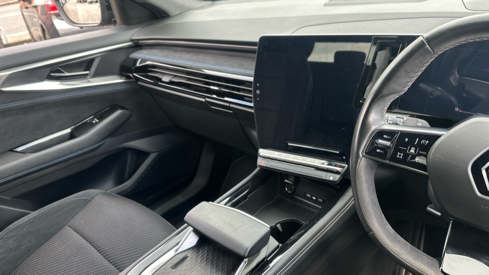 Renault Austral E-Tech FHEV Techno Esprit Alpine 5dr Auto Hybrid Estate - Image 14