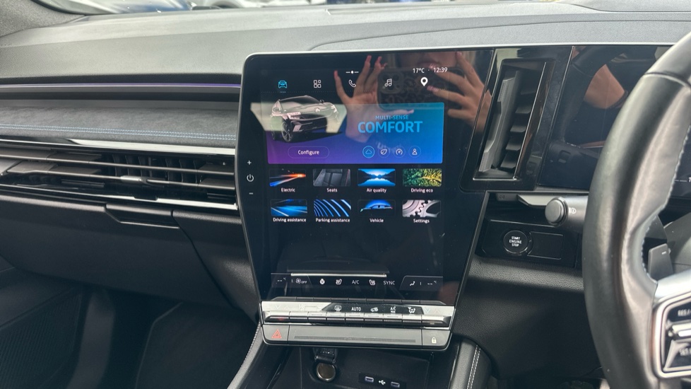 Renault Austral E-Tech FHEV Techno Esprit Alpine 5dr Auto Hybrid Estate - Image 28