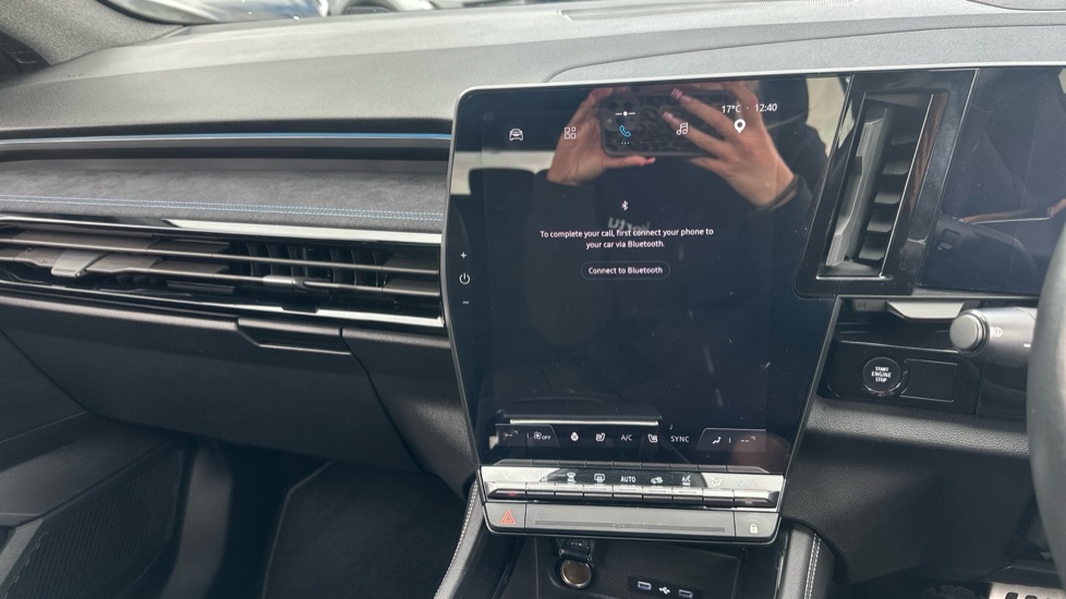 Renault Austral E-Tech FHEV Techno Esprit Alpine 5dr Auto Hybrid Estate - Image 30