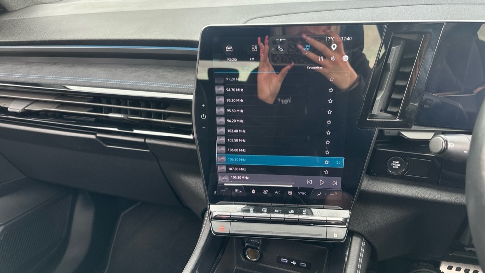 Renault Austral E-Tech FHEV Techno Esprit Alpine 5dr Auto Hybrid Estate - Image 31
