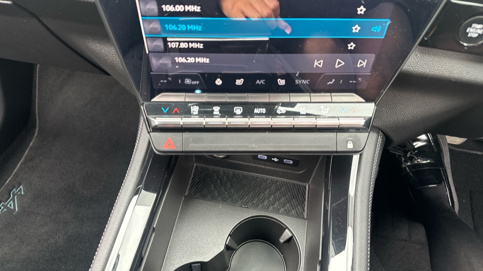 Renault Austral E-Tech FHEV Techno Esprit Alpine 5dr Auto Hybrid Estate - Image 32