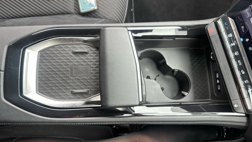 Renault Austral E-Tech FHEV Techno Esprit Alpine 5dr Auto Hybrid Estate - Image 33