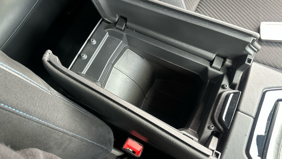 Renault Austral E-Tech FHEV Techno Esprit Alpine 5dr Auto Hybrid Estate - Image 34