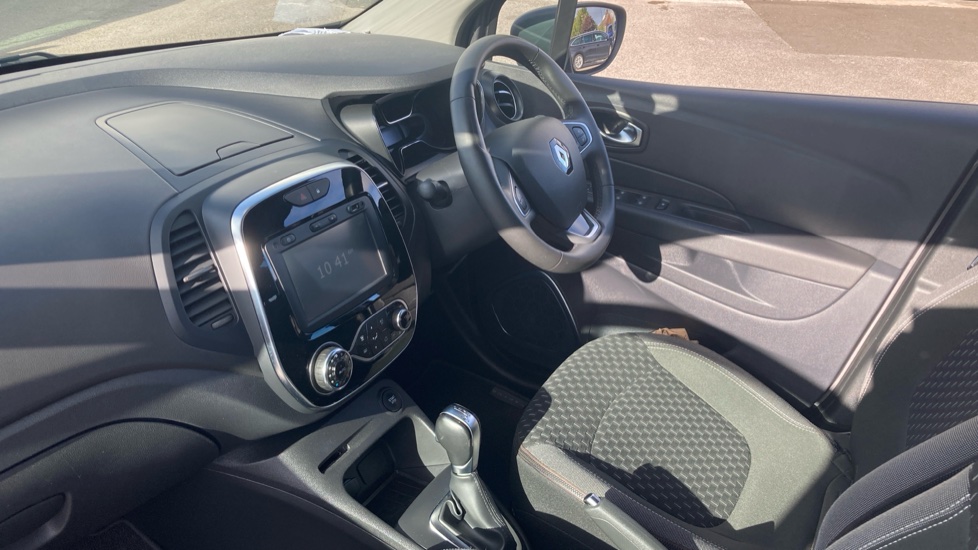 Renault Captur 1.2 TCE 120  Dynamique Nav 5dr EDC Petrol Hatchback - Image 9