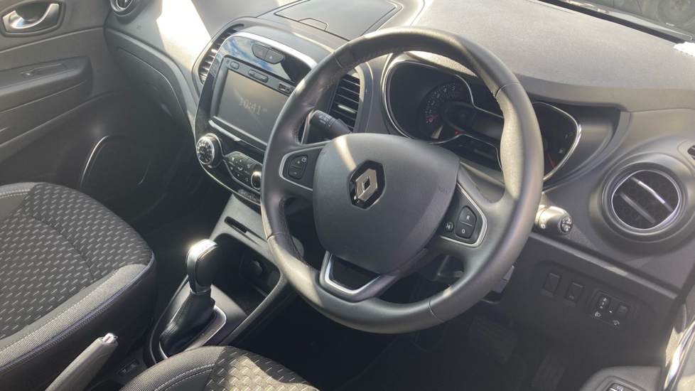 Renault Captur 1.2 TCE 120  Dynamique Nav 5dr EDC Petrol Hatchback - Image 11