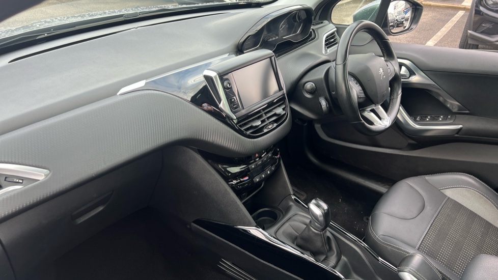 Peugeot 2008 1.2 PureTech Allure Premium 5dr [Start Stop] Petrol Estate - Image 9
