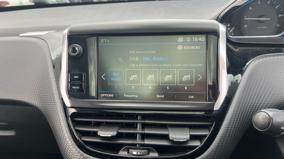 Peugeot 2008 1.2 PureTech Allure Premium 5dr [Start Stop] Petrol Estate - Image 12