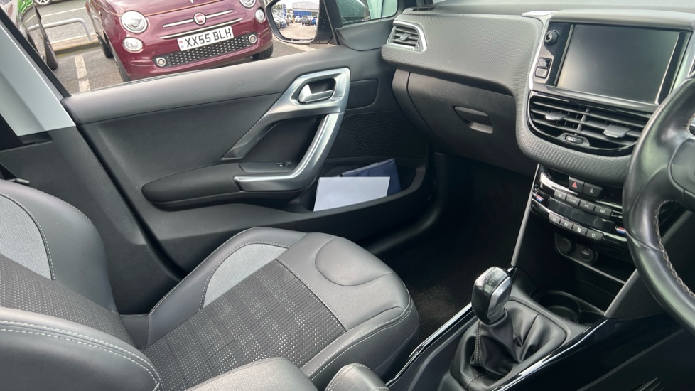 Peugeot 2008 1.2 PureTech Allure Premium 5dr [Start Stop] Petrol Estate - Image 14