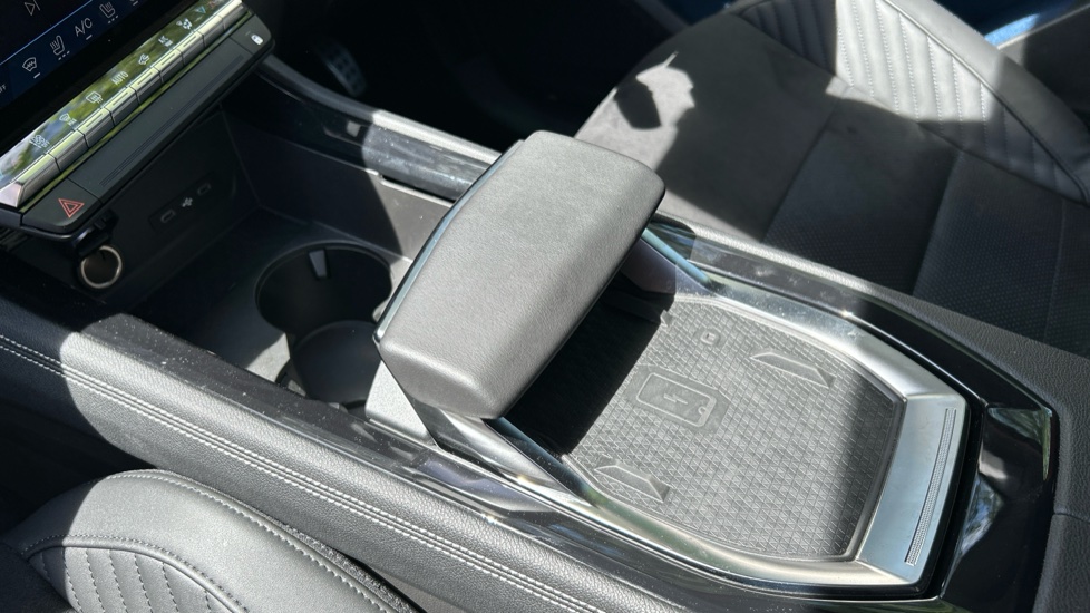 Renault Rafale E-Tech FHEV Techno Esprit Alpine 5dr Auto 4C Hybrid Estate - Image 13
