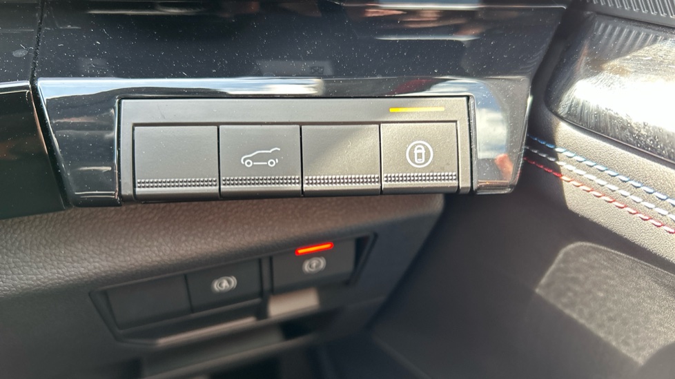 Renault Rafale E-Tech FHEV Techno Esprit Alpine 5dr Auto 4C Hybrid Estate - Image 23