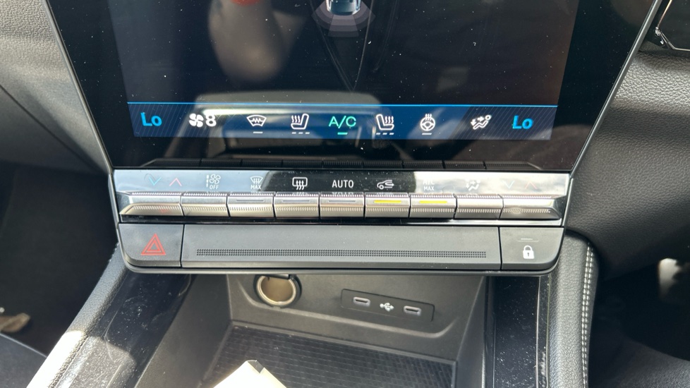 Renault Rafale E-Tech FHEV Techno Esprit Alpine 5dr Auto 4C Hybrid Estate - Image 31
