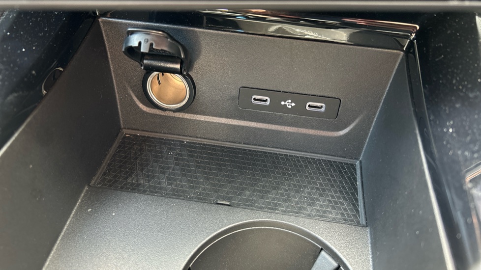 Renault Rafale E-Tech FHEV Techno Esprit Alpine 5dr Auto 4C Hybrid Estate - Image 32