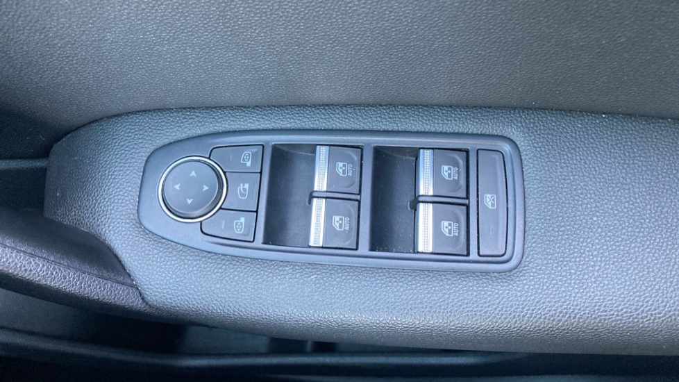 Renault Captur 1.0 TCE 100 S Edition 5dr Petrol Hatchback - Image 26
