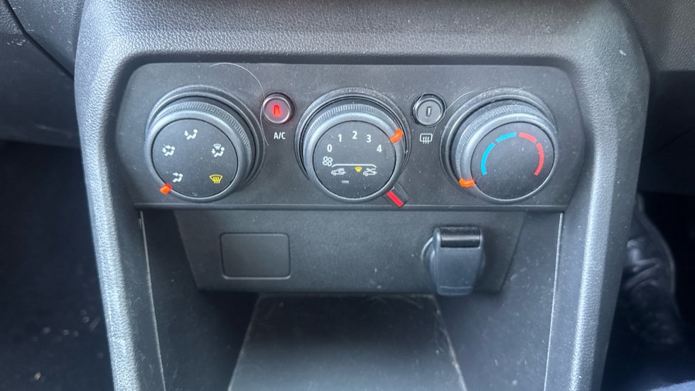 Dacia Sandero Stepway 1.0 TCe Expression 5dr Petrol Hatchback - Image 43