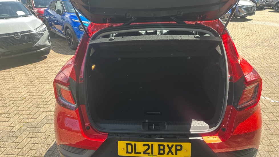 Renault Captur 1.3 TCE 140 Iconic 5dr Petrol Hatchback - Image 4