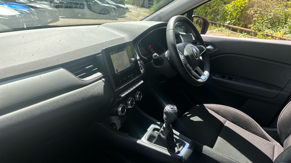 Renault Captur 1.3 TCE 140 Iconic 5dr Petrol Hatchback - Image 9