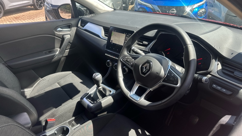 Renault Captur 1.3 TCE 140 Iconic 5dr Petrol Hatchback - Image 11