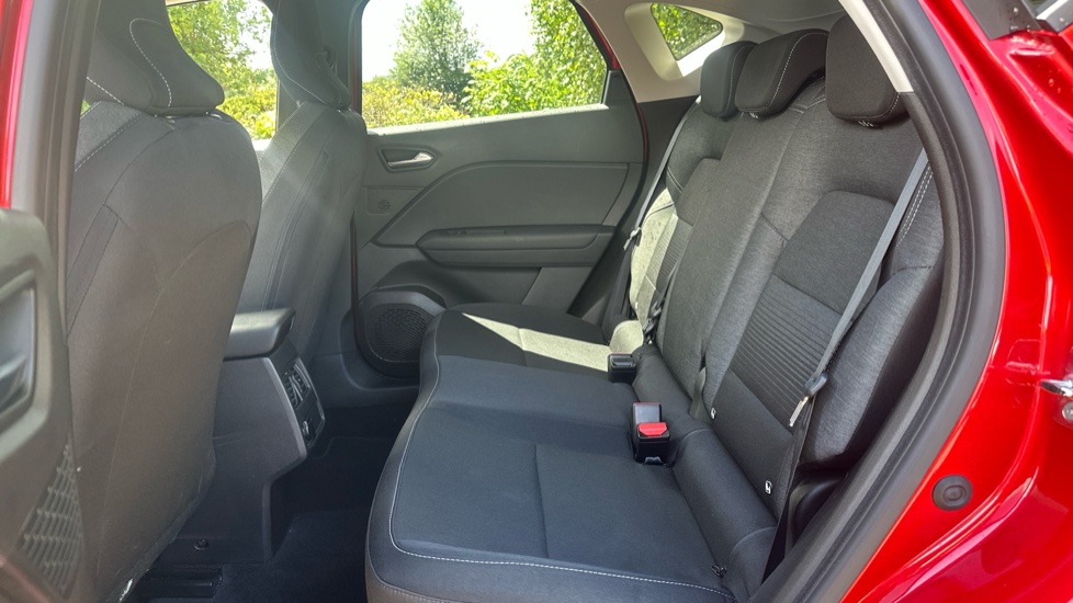 Renault Captur 1.3 TCE 140 Iconic 5dr Petrol Hatchback - Image 16