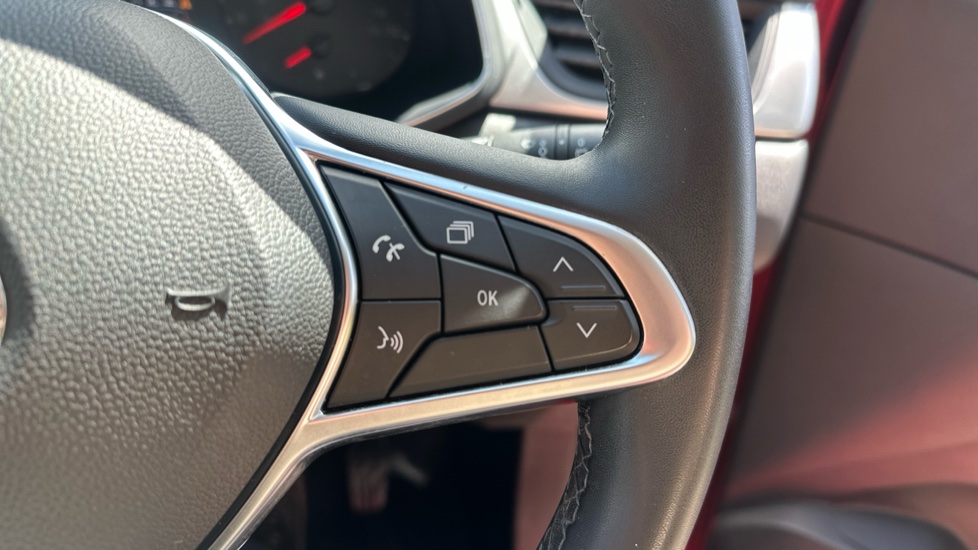Renault Captur 1.3 TCE 140 Iconic 5dr Petrol Hatchback - Image 22