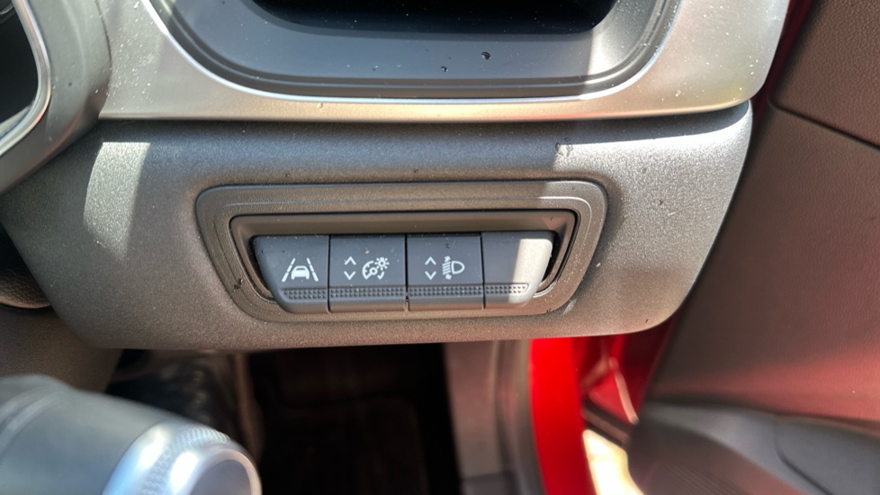 Renault Captur 1.3 TCE 140 Iconic 5dr Petrol Hatchback - Image 29