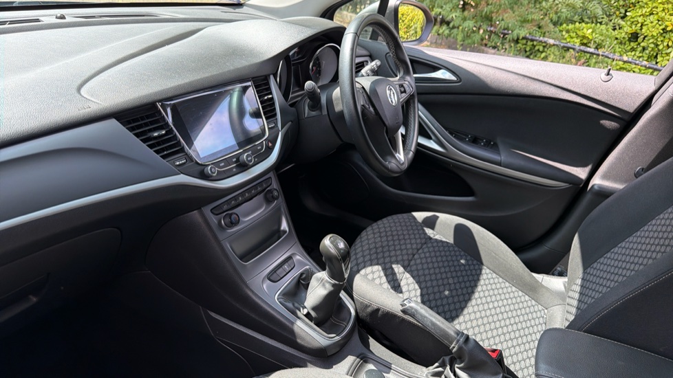 Vauxhall Astra 1.4i 16V Tech Line Nav 5dr Petrol Hatchback - Image 9