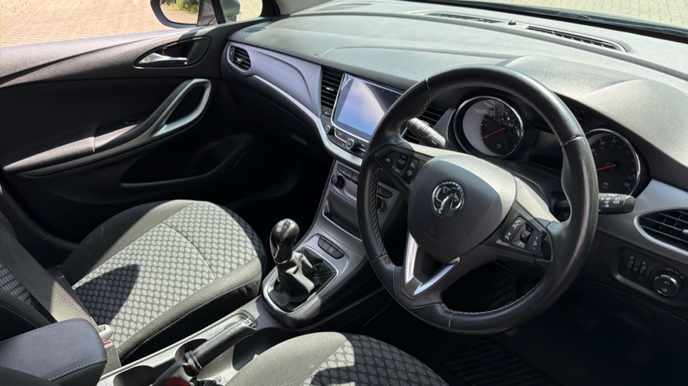 Vauxhall Astra 1.4i 16V Tech Line Nav 5dr Petrol Hatchback - Image 11