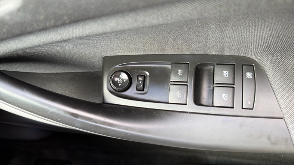Vauxhall Astra 1.4i 16V Tech Line Nav 5dr Petrol Hatchback - Image 25