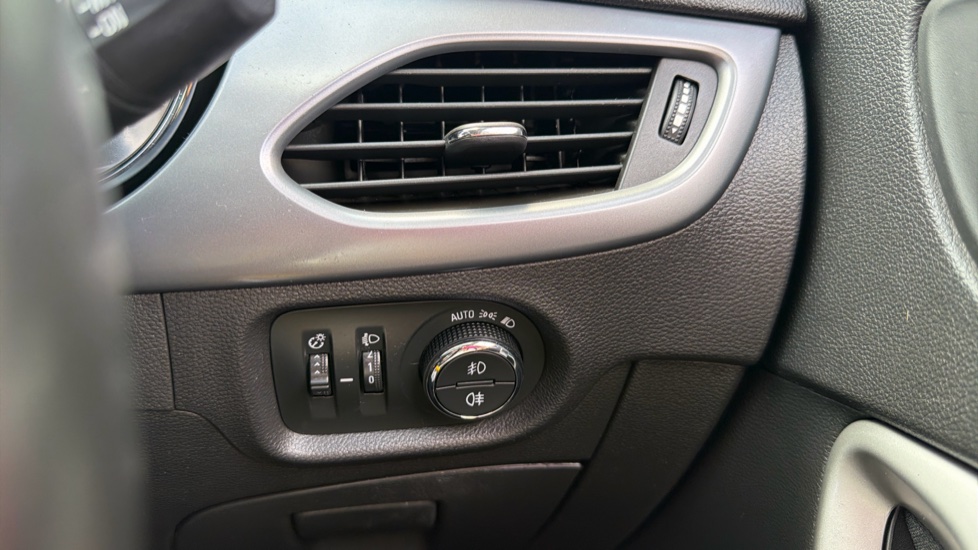 Vauxhall Astra 1.4i 16V Tech Line Nav 5dr Petrol Hatchback - Image 26