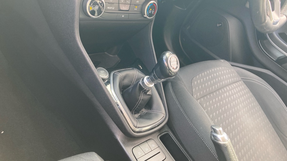Ford Fiesta 1.0 EcoBoost Zetec 5dr Petrol Hatchback - Image 13