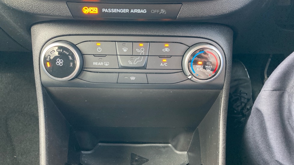 Ford Fiesta 1.0 EcoBoost Zetec 5dr Petrol Hatchback - Image 29
