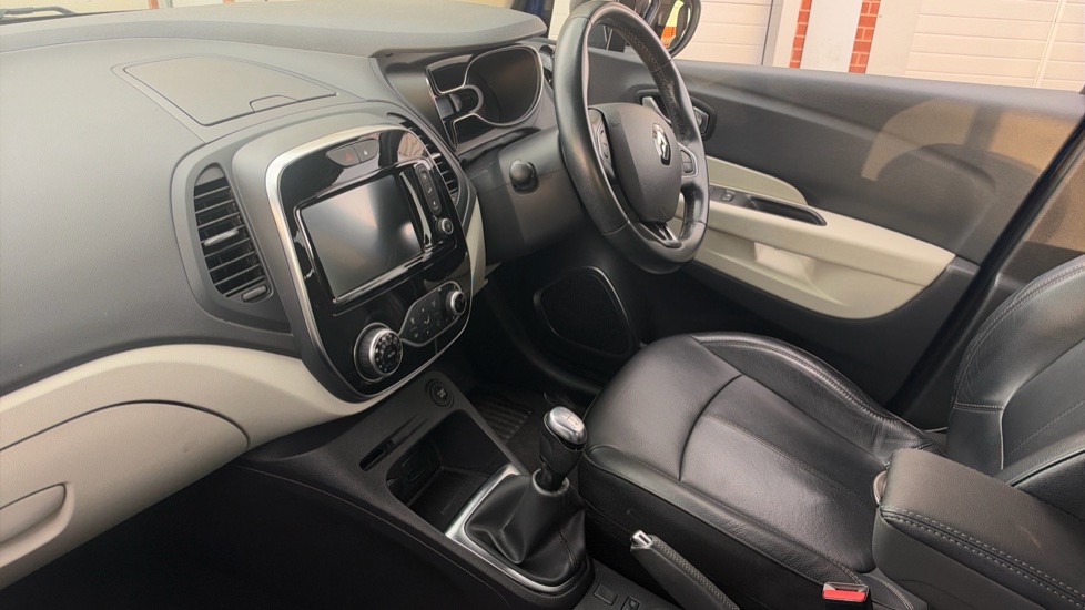 Renault Captur 0.9 TCE 90 GT Line 5dr Petrol Hatchback - Image 9