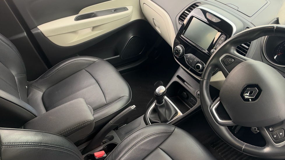 Renault Captur 0.9 TCE 90 GT Line 5dr Petrol Hatchback - Image 14
