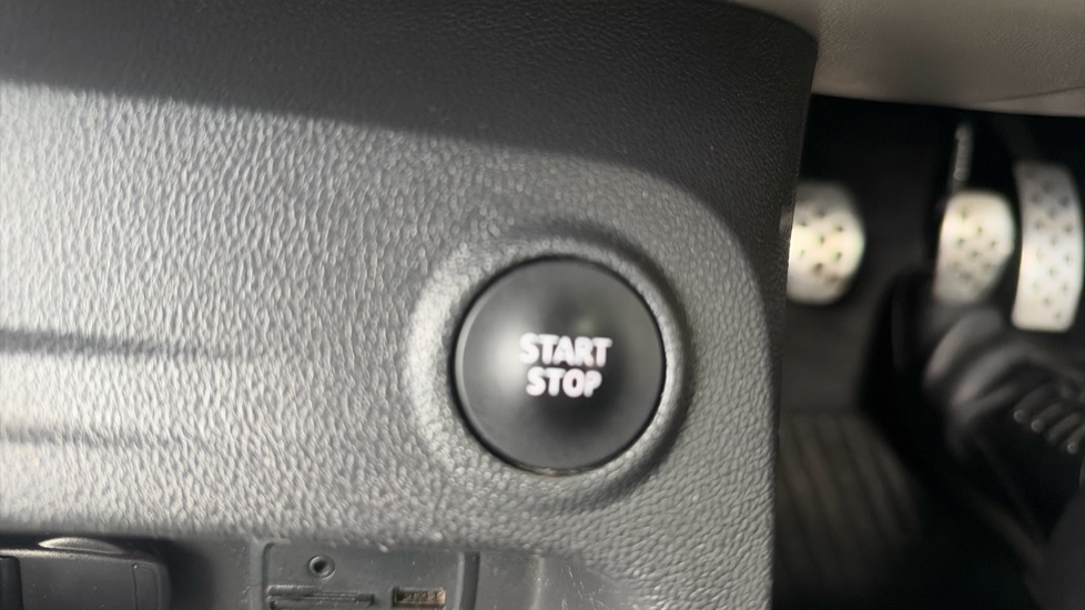 Renault Captur 0.9 TCE 90 GT Line 5dr Petrol Hatchback - Image 22