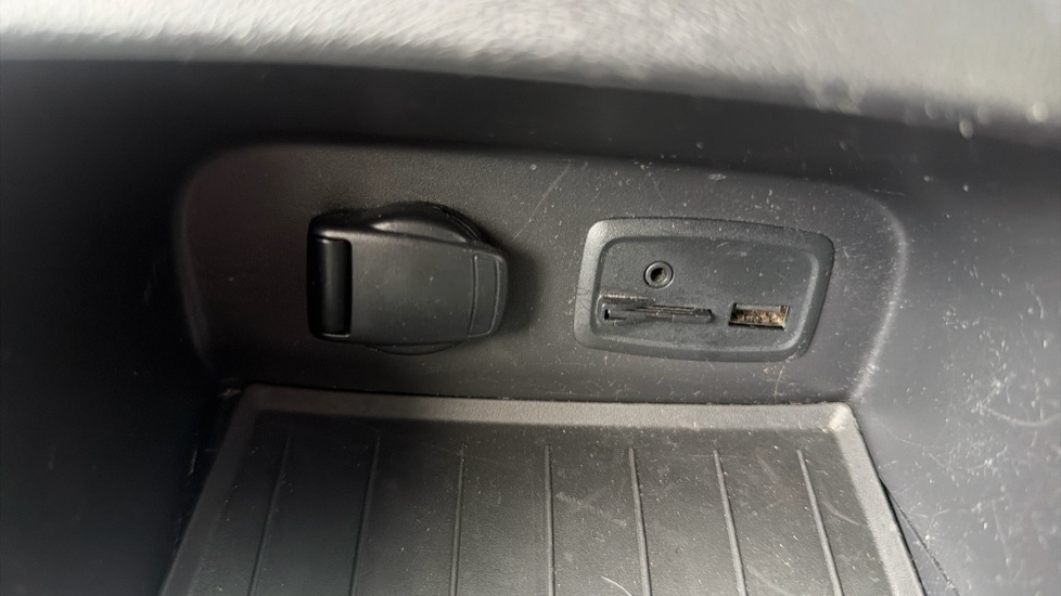 Renault Captur 0.9 TCE 90 GT Line 5dr Petrol Hatchback - Image 23